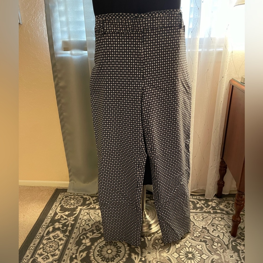 George Ankle Pant. Size 18. Black and white print.